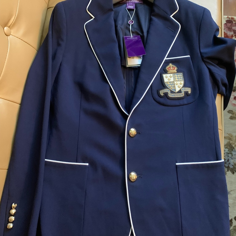 Blazer - Picture 2 of 10